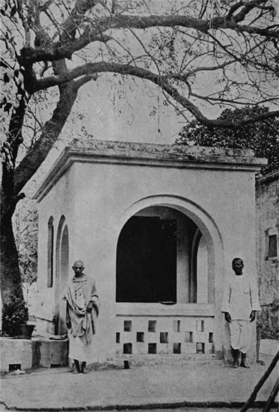 File:1968-TLC 6-Sridam Mayapur.jpg